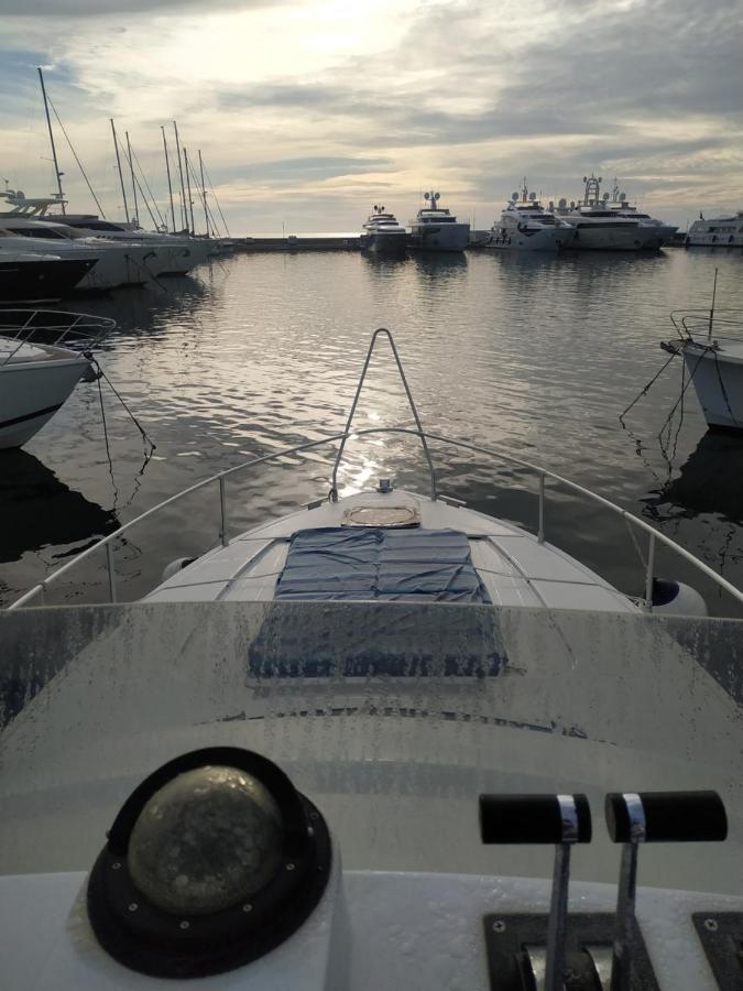 Ferretti 36 ' Bateau A Quai Vieux-Port Cannes Festival La Croisette Dış mekan fotoğraf
