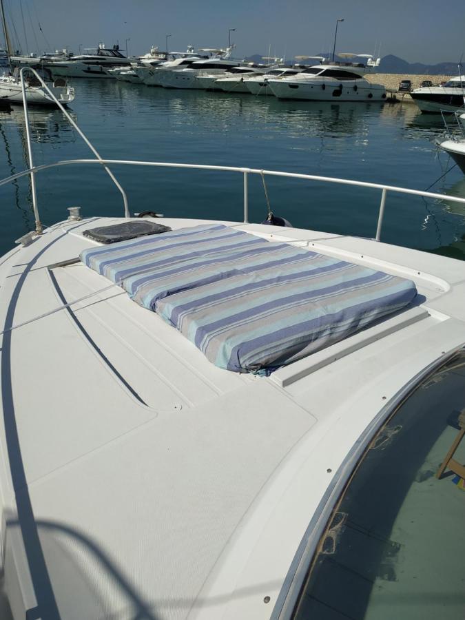 Ferretti 36 ' Bateau A Quai Vieux-Port Cannes Festival La Croisette Dış mekan fotoğraf