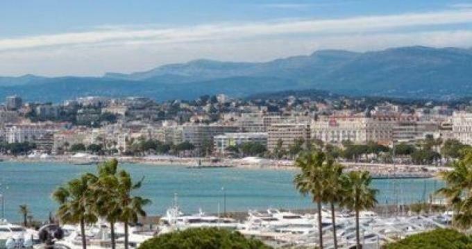 Ferretti 36 ' Bateau A Quai Vieux-Port Cannes Festival La Croisette Dış mekan fotoğraf