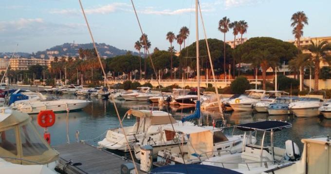 Ferretti 36 ' Bateau A Quai Vieux-Port Cannes Festival La Croisette Dış mekan fotoğraf